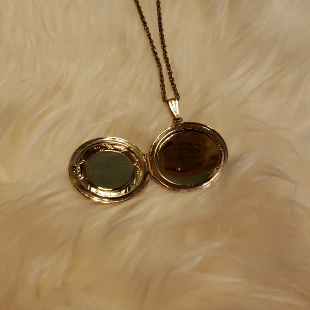 Locket Necklace - Picture 5 of 8